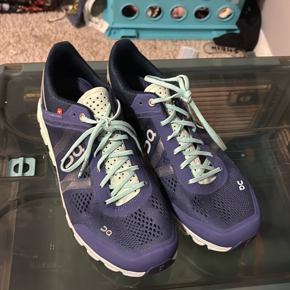 women’s size US 7.5 on clouds